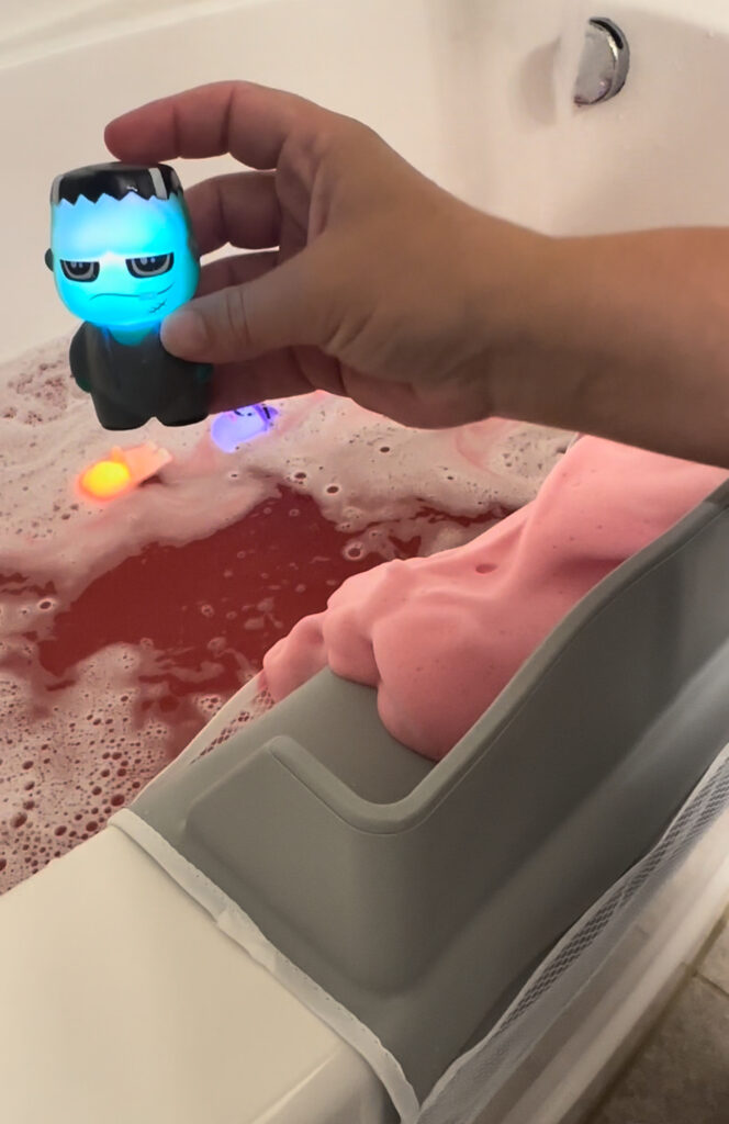 Easy toddler activity to keep your little one engaged during bath time. If your toddler likes to mix up "potions" and play with bubbles, this one is perfect!