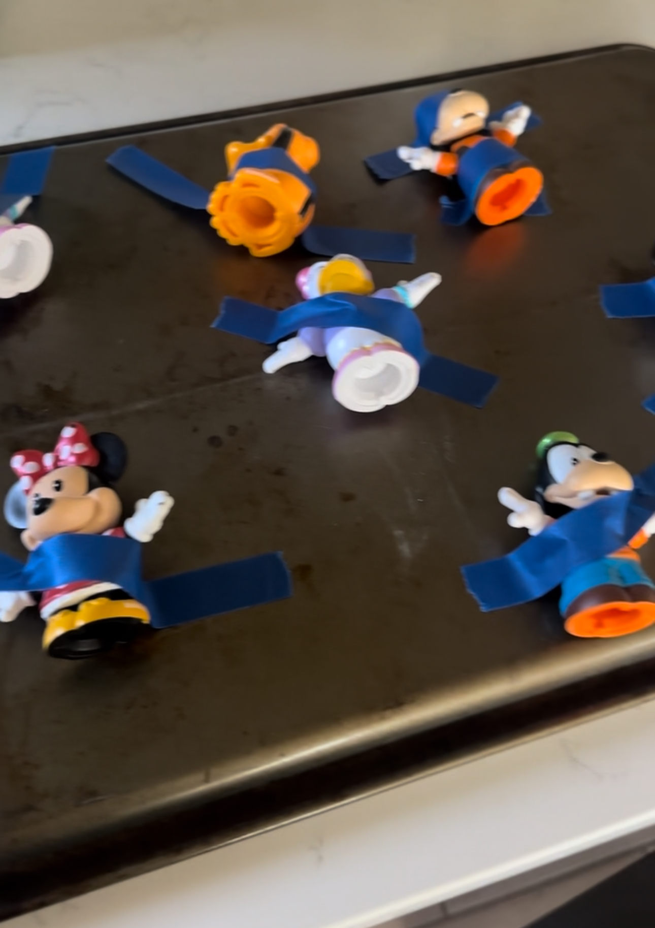 5 Low-Mess Toddler Activities That Are Perfect for Young Toddlers (and Their Older Siblings Too!)